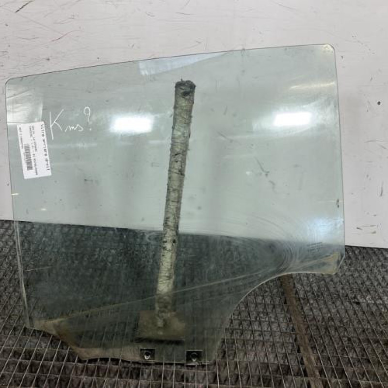 Vitre arriere droit DACIA SANDERO 1 Photo n°1