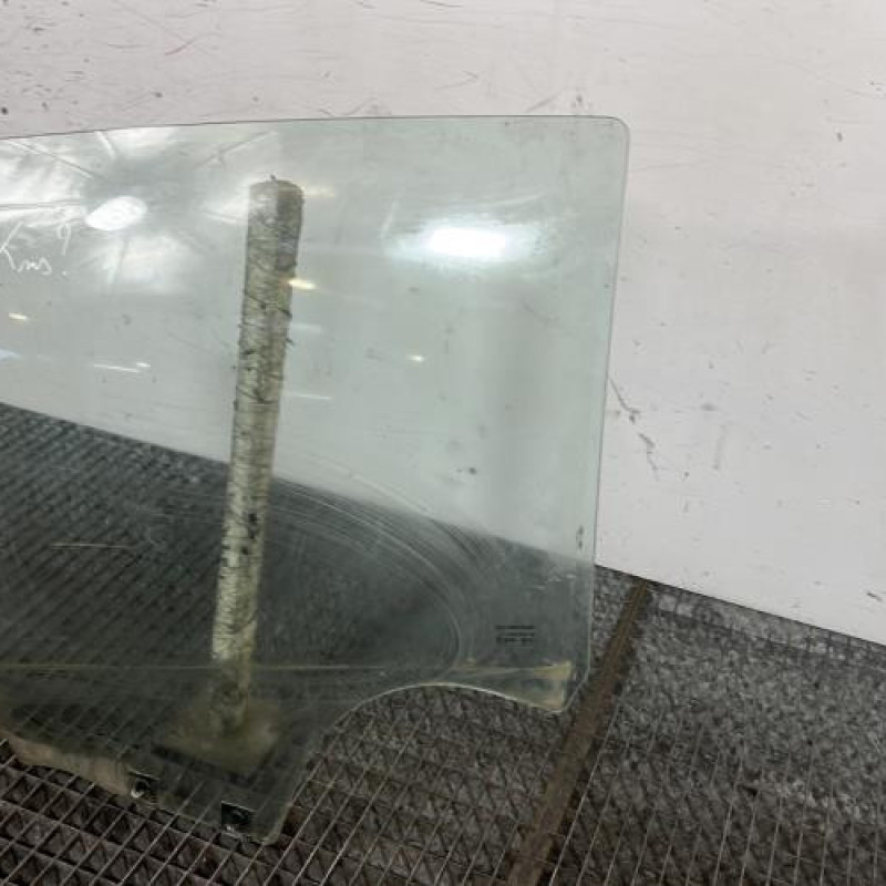 Vitre arriere droit DACIA SANDERO 1 Photo n°3