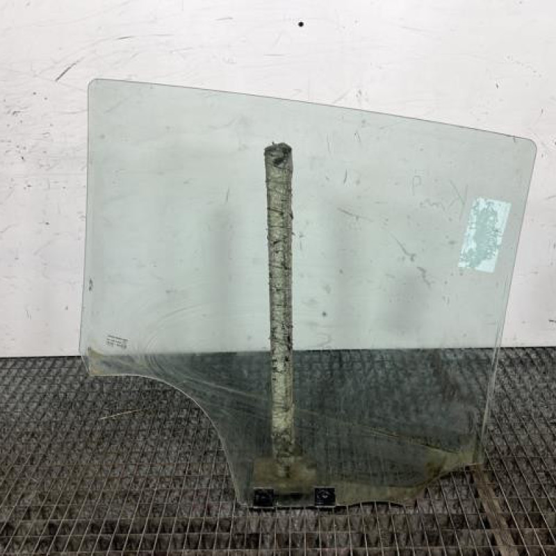 Vitre arriere droit DACIA SANDERO 1 Photo n°4