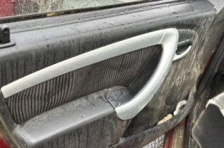 Vitre arriere droit DACIA SANDERO 1