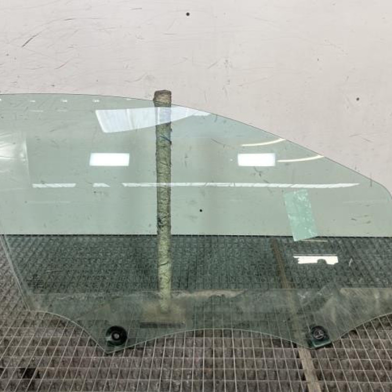 Vitre avant droit PEUGEOT 308 2 Photo n°1