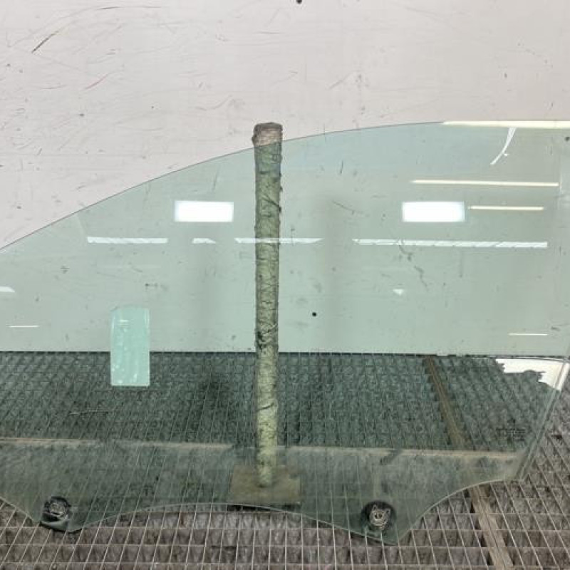 Vitre avant gauche PEUGEOT 308 2 Photo n°1