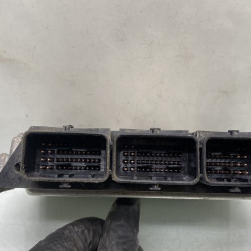 Calculateur moteur RENAULT TRAFIC 2 Photo n°3