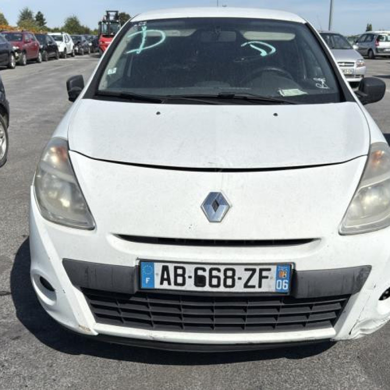 Vitre avant gauche RENAULT CLIO 3 Photo n°12