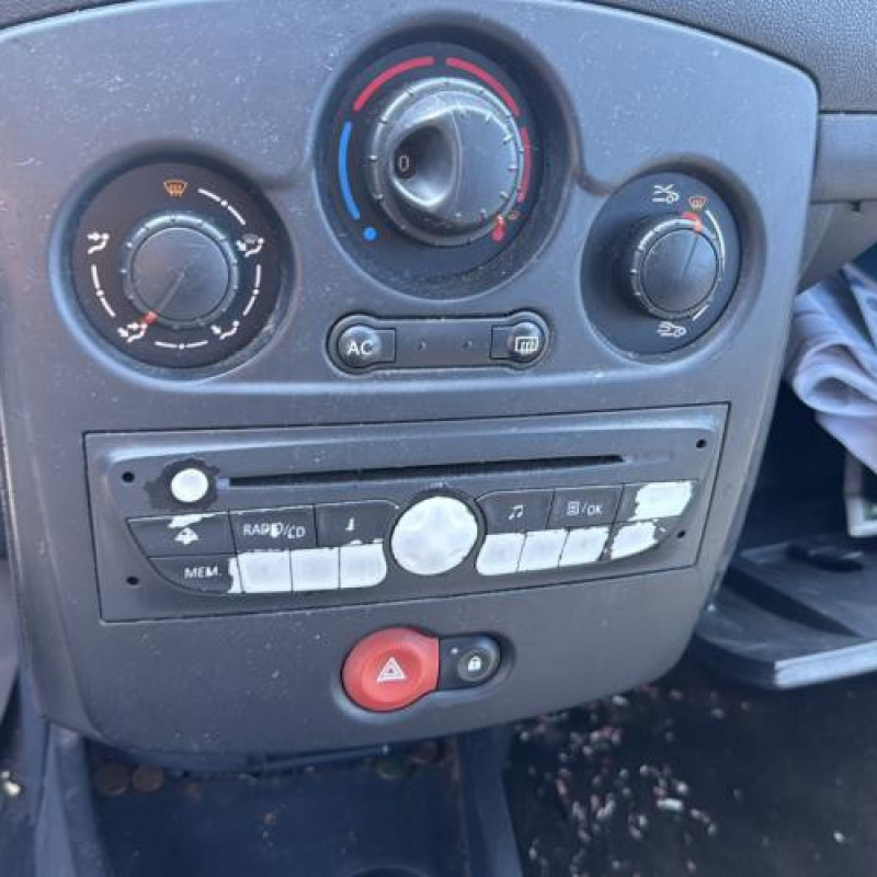 Vitre avant gauche RENAULT CLIO 3 Photo n°17