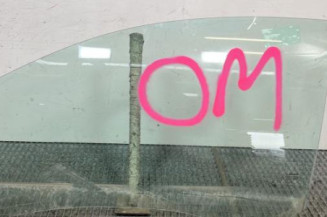 Vitre avant gauche RENAULT CLIO 3 Photo n°1