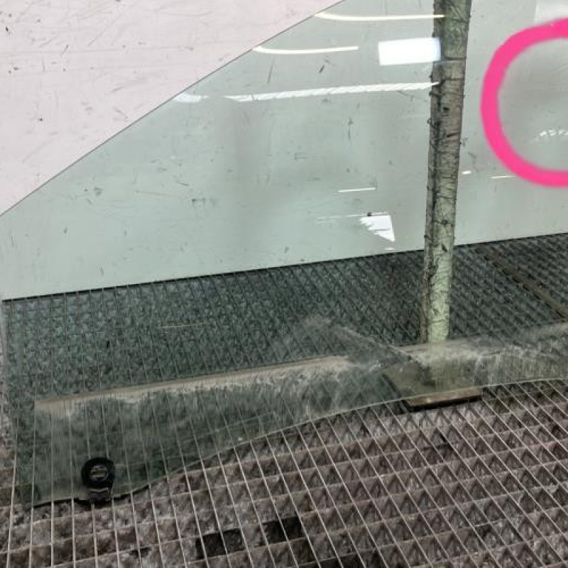 Vitre avant gauche RENAULT CLIO 3 Photo n°2