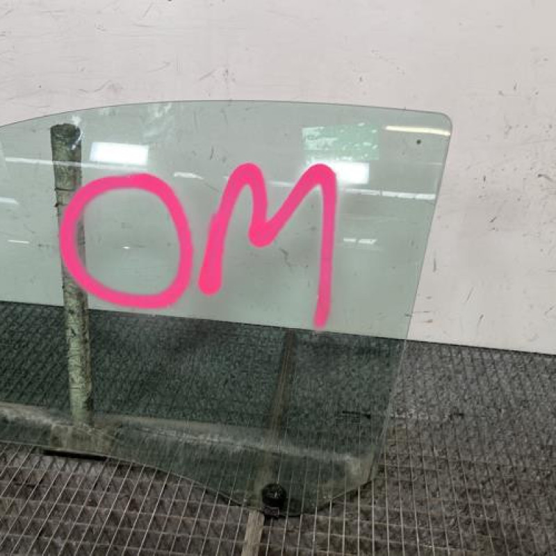 Vitre avant gauche RENAULT CLIO 3 Photo n°3