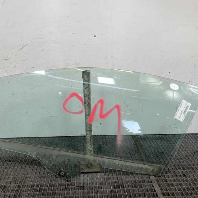Vitre avant gauche FIAT GRANDE PUNTO Photo n°1