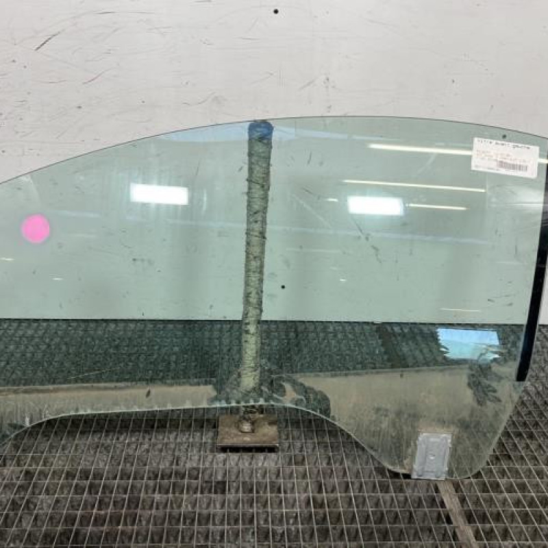 Vitre avant gauche PEUGEOT 207 Photo n°1