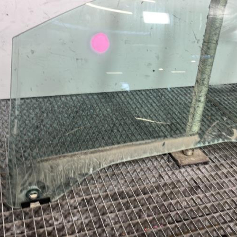 Vitre avant gauche PEUGEOT 207 Photo n°2