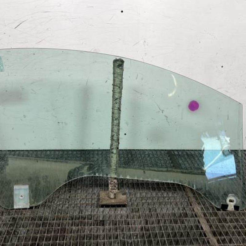 Vitre avant gauche PEUGEOT 207 Photo n°4