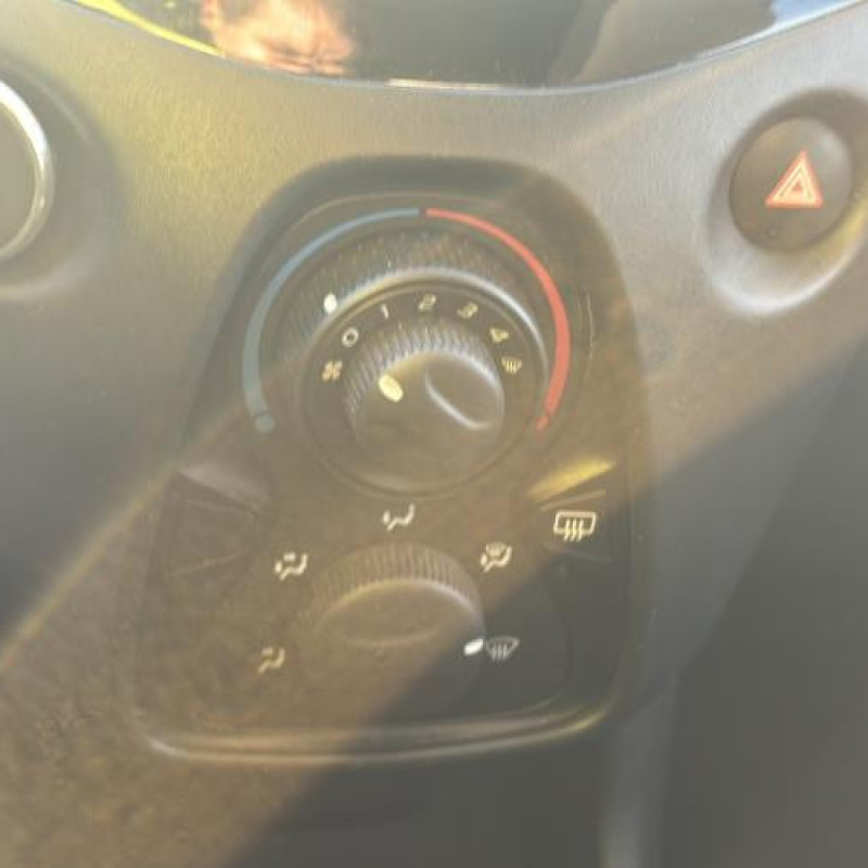 Poignee interieur avant droit CITROEN C1 2 Photo n°17