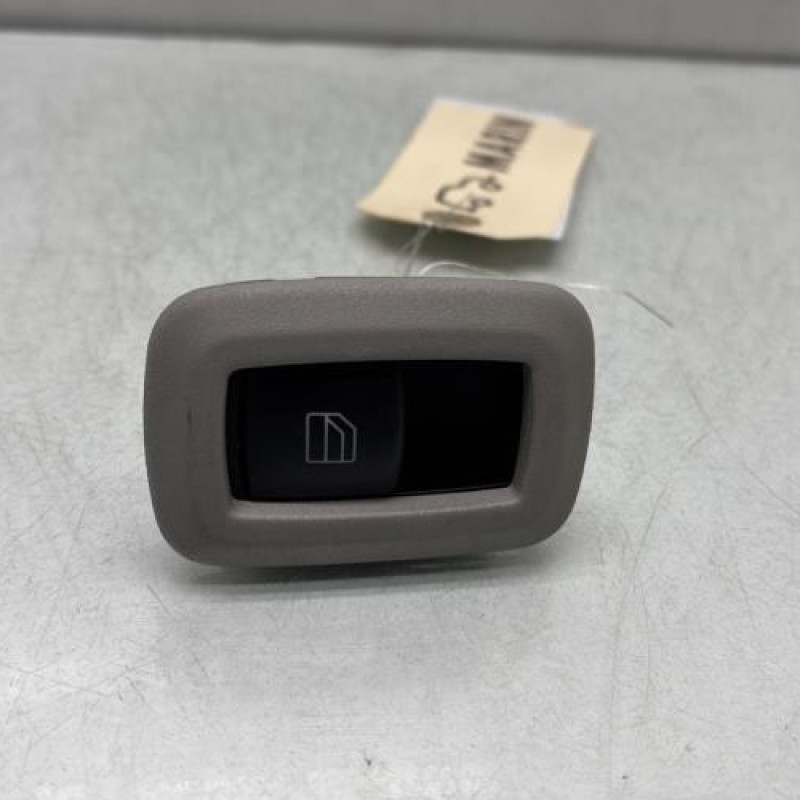 Interrupteur de leve vitre arriere gauche MERCEDES CLASSE A 169 Photo n°1