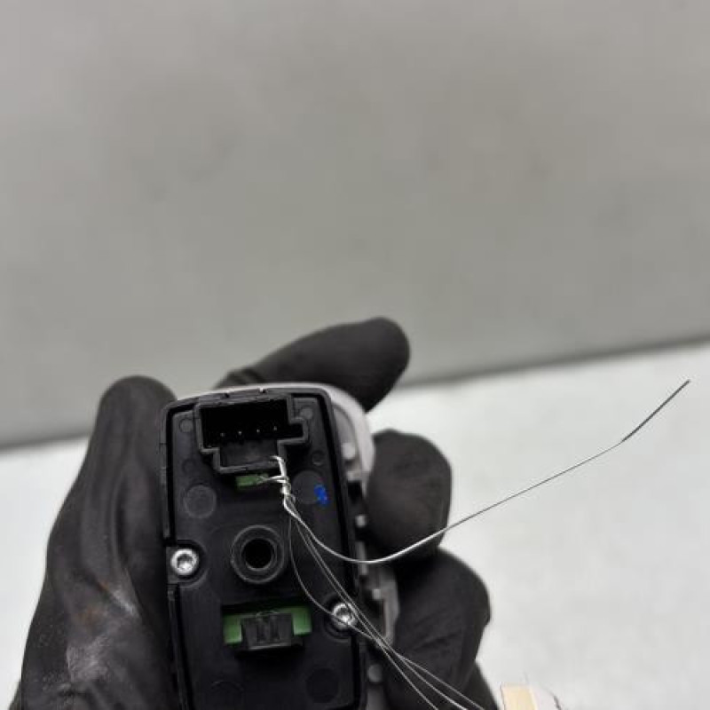 Interrupteur de leve vitre arriere gauche MERCEDES CLASSE A 169 Photo n°4