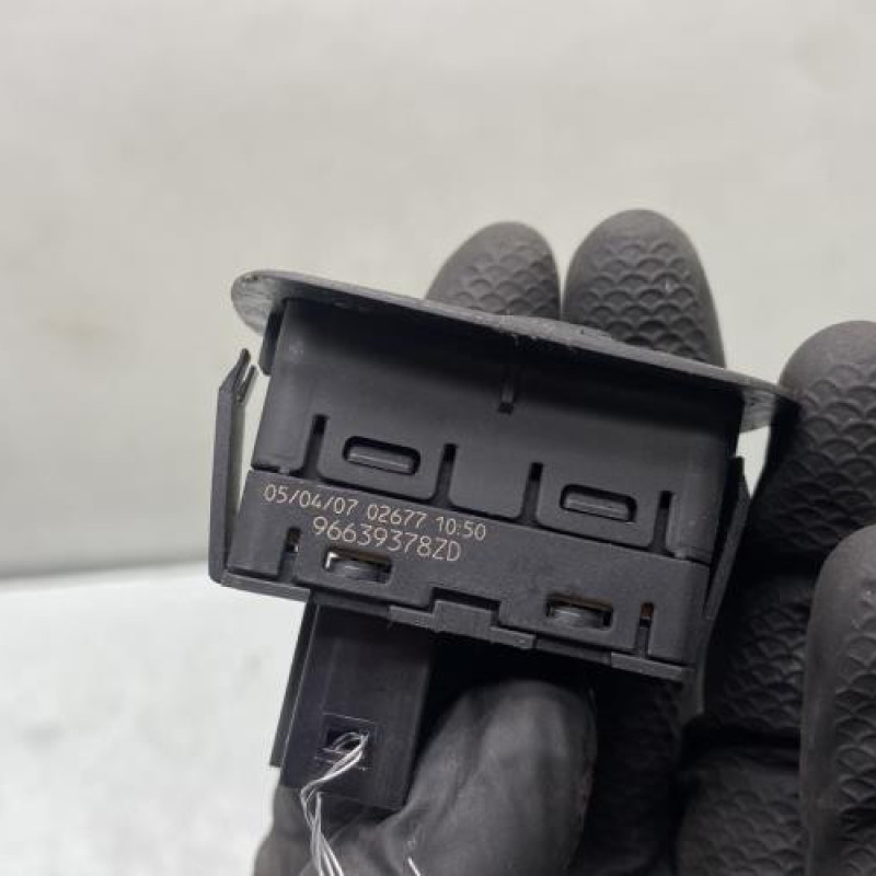 Interrupteur de leve vitre arriere droit CITROEN C4 PICASSO 1 Photo n°4