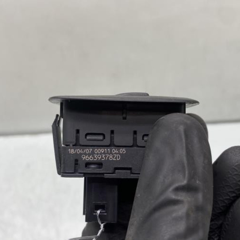 Interrupteur de leve vitre arriere gauche CITROEN C4 PICASSO 1 Photo n°4