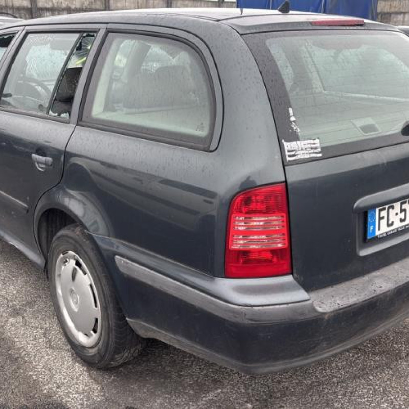 Optique avant principal droit (feux)(phare) SKODA OCTAVIA 1 Photo n°8