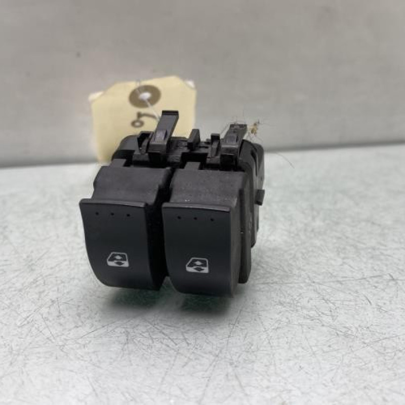 Interrupteur de leve vitre avant gauche RENAULT KANGOO 2 Photo n°1