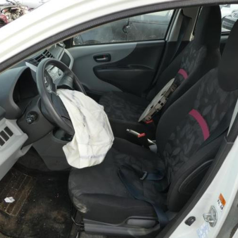 Attache ceinture arriere gauche SUZUKI ALTO 3 Photo n°4