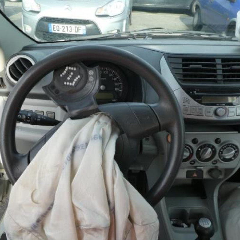 Attache ceinture arriere gauche SUZUKI ALTO 3 Photo n°5