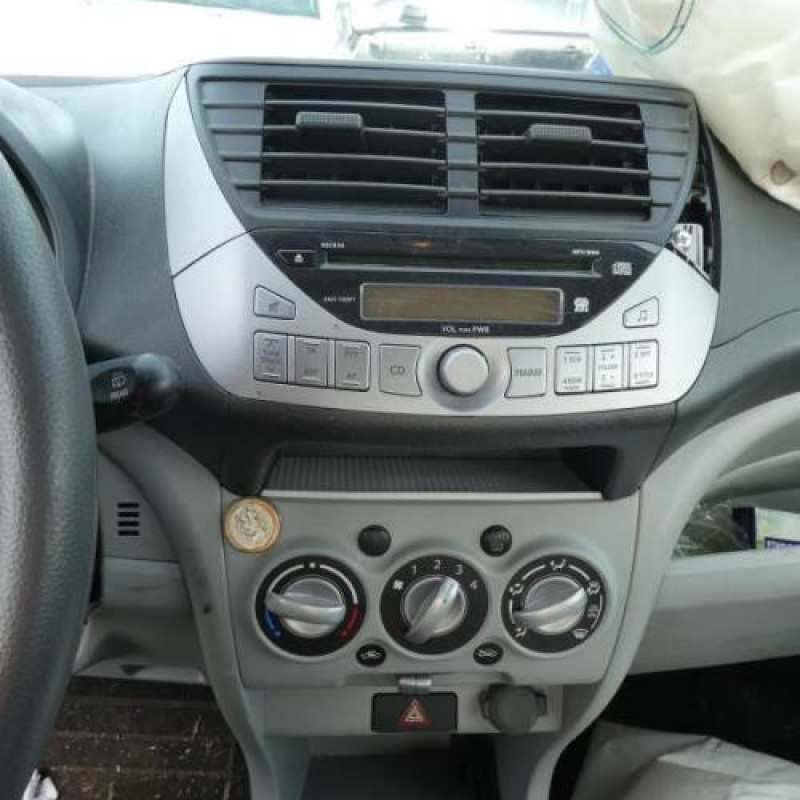 Attache ceinture arriere gauche SUZUKI ALTO 3 Photo n°6