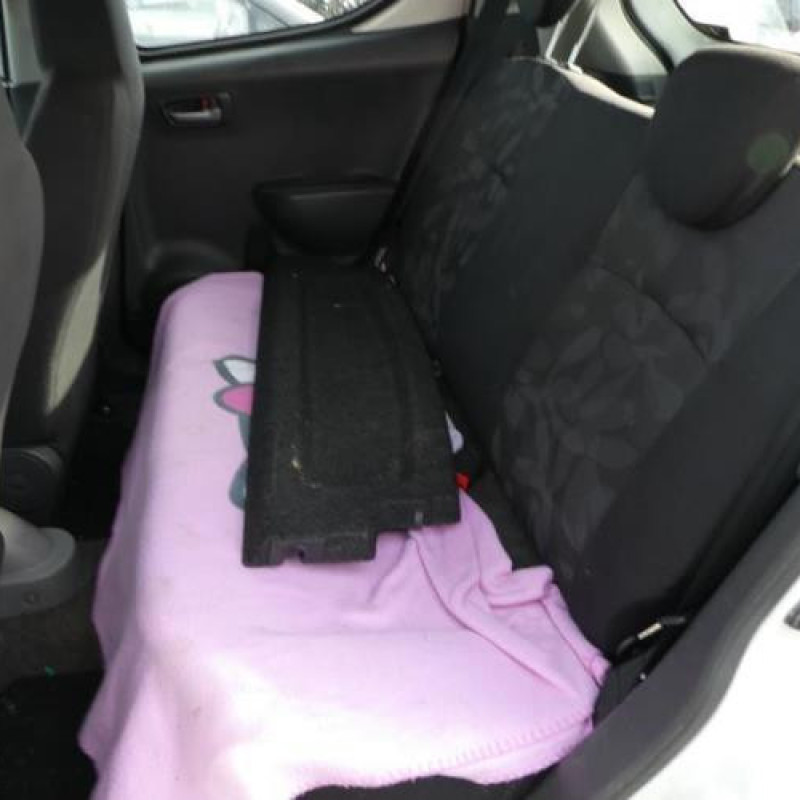 Attache ceinture arriere gauche SUZUKI ALTO 3 Photo n°7