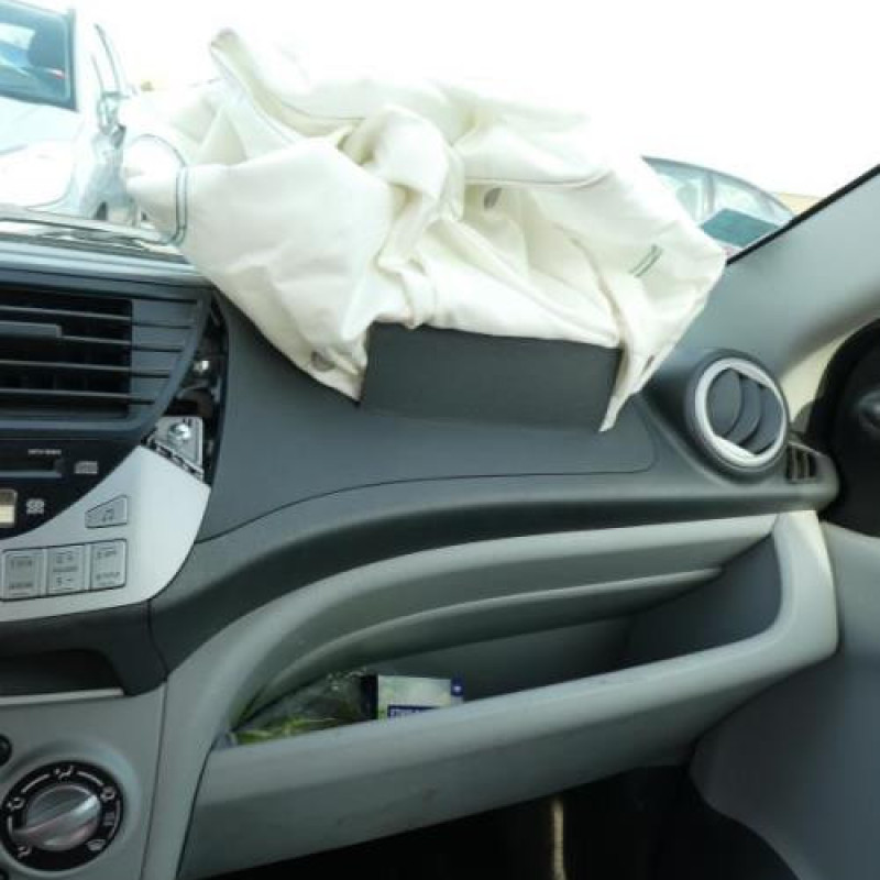 Attache ceinture arriere gauche SUZUKI ALTO 3 Photo n°11