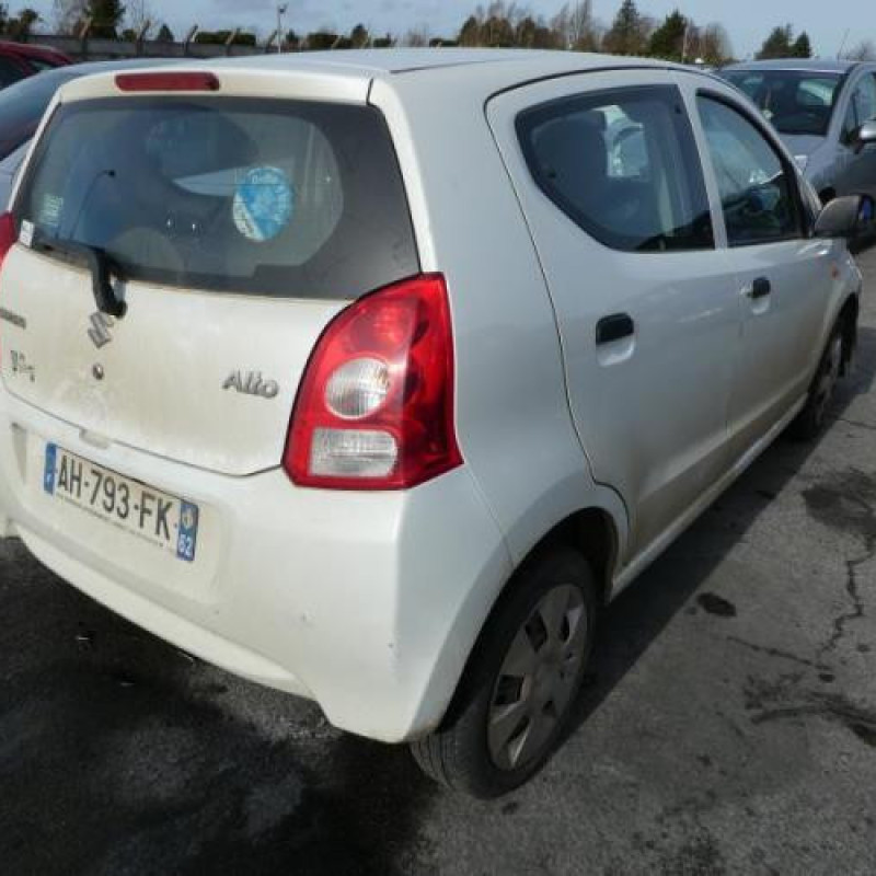 Attache ceinture arriere gauche SUZUKI ALTO 3 Photo n°12