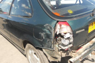 Attache ceinture avant droit HONDA CIVIC 5