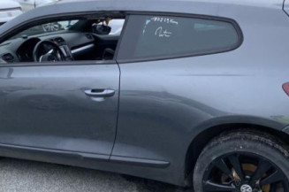 Poignee interieur avant droit VOLKSWAGEN SCIROCCO 3