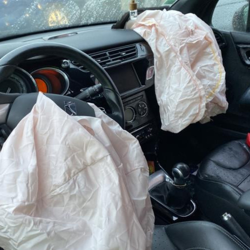 Coquille de retroviseur droit CITROEN DS3 Photo n°20