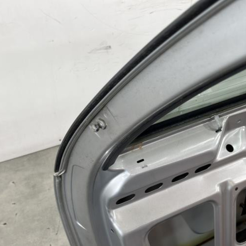 Malle/Hayon arriere MERCEDES CLASSE C 202 Photo n°8