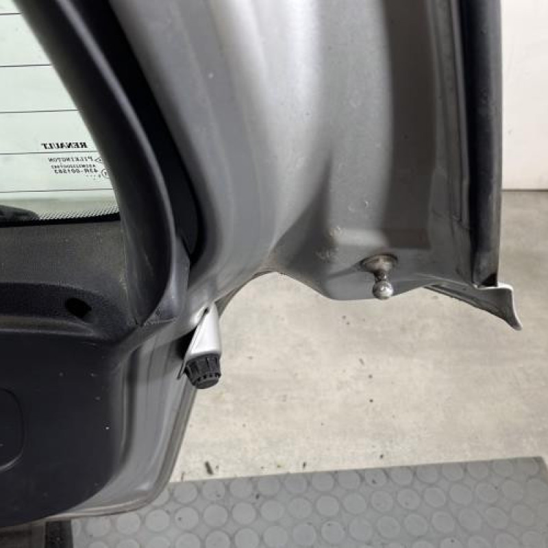 Malle/Hayon arriere RENAULT CLIO 3 Photo n°10