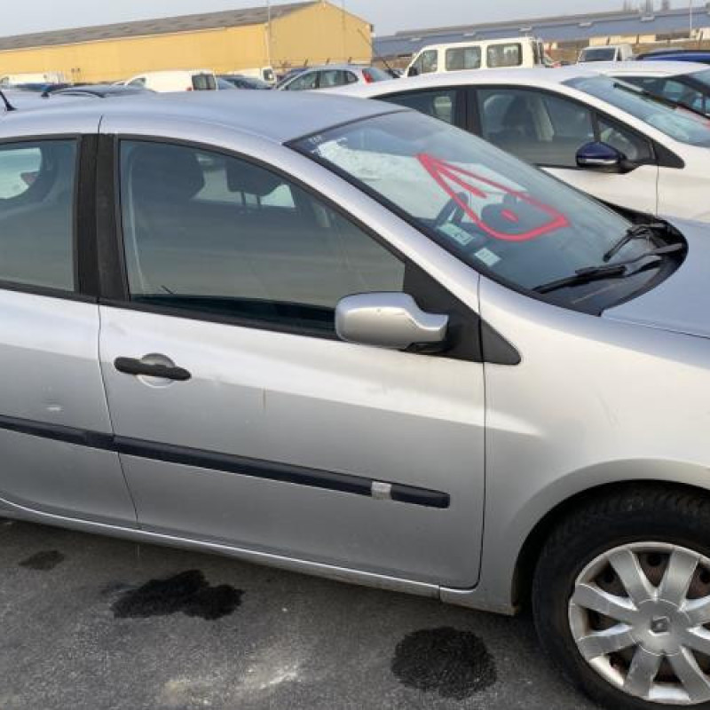 Malle/Hayon arriere RENAULT CLIO 3 Photo n°20