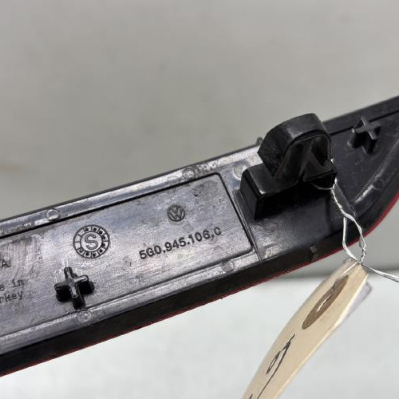 Catadioptre arriere droit VOLKSWAGEN GOLF 7 Photo n°4