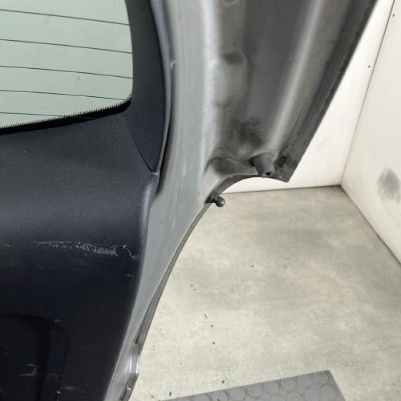 Malle/Hayon arriere TOYOTA COROLLA VERSO 2 Photo n°10