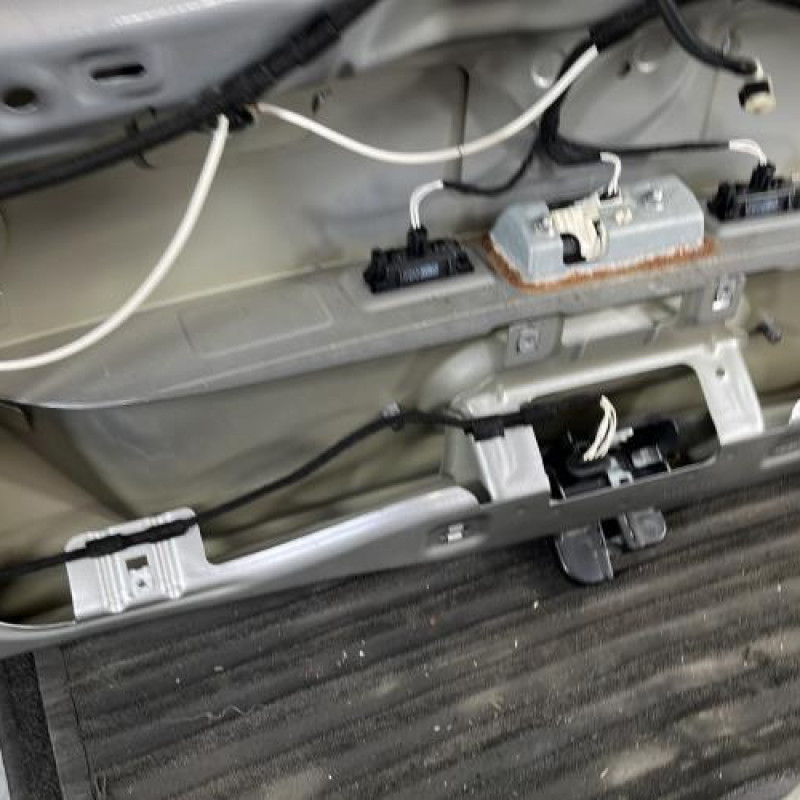 Malle/Hayon arriere VOLKSWAGEN PASSAT 6 Photo n°12