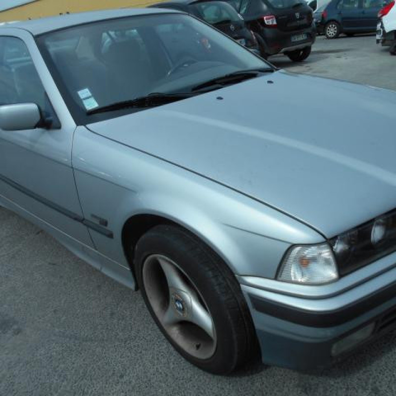 Pare choc arriere BMW SERIE 3 E36 Photo n°5