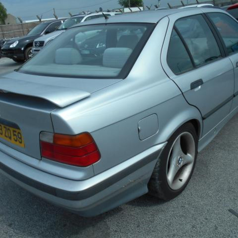 Pare choc arriere BMW SERIE 3 E36 Photo n°6