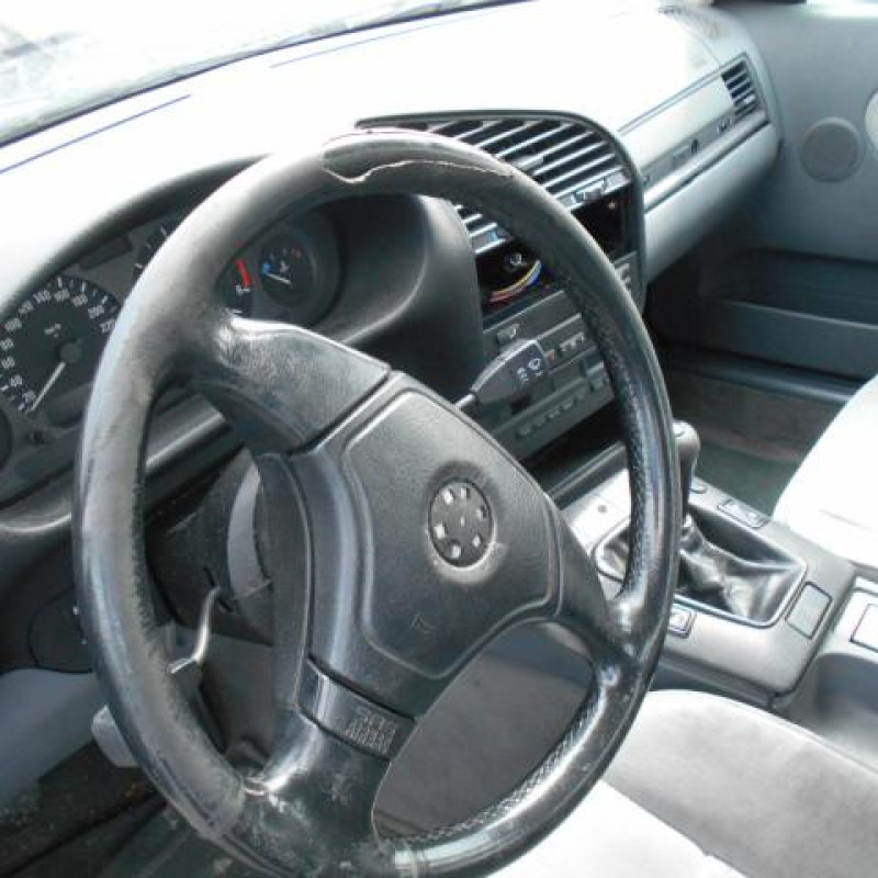 Pare choc arriere BMW SERIE 3 E36 Photo n°9