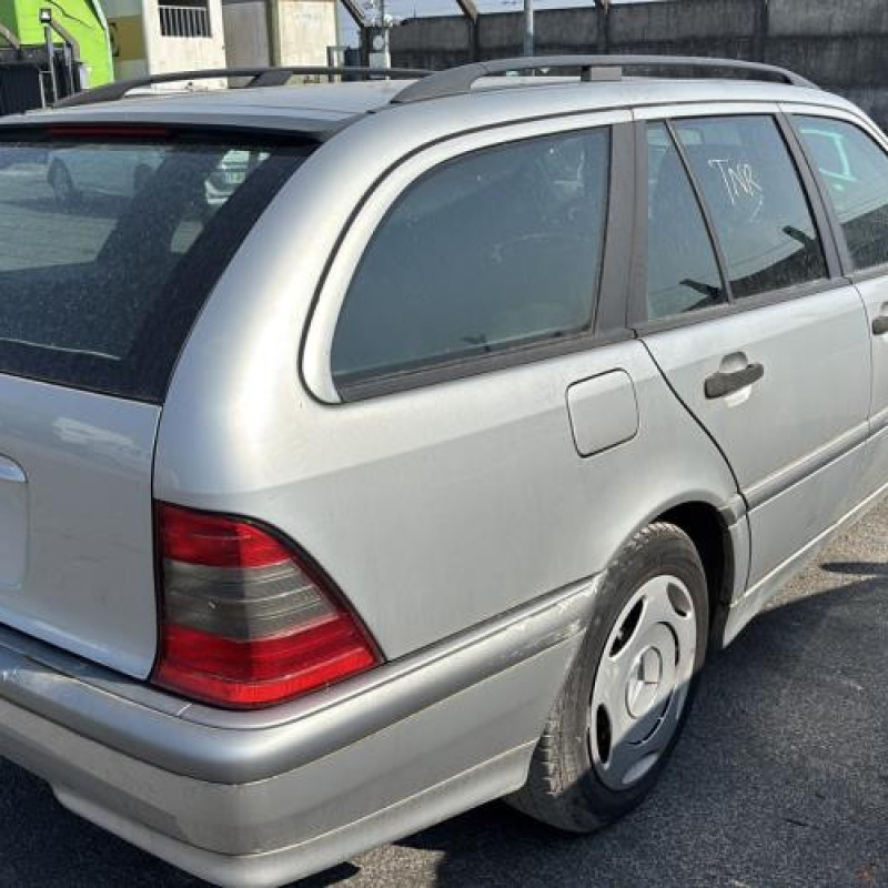 Pare choc avant MERCEDES CLASSE C 202 Photo n°9