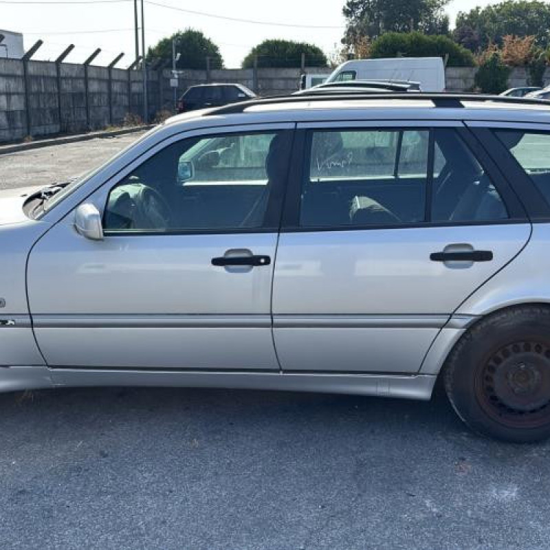 Pare choc avant MERCEDES CLASSE C 202 Photo n°12