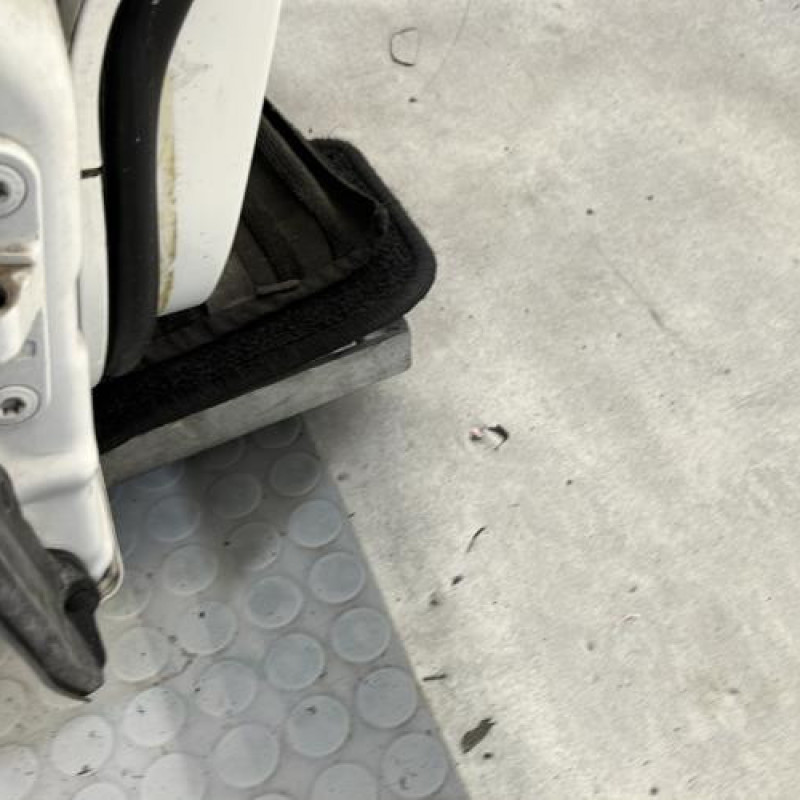 Porte avant droit MERCEDES CLASSE CLS 219 Photo n°4