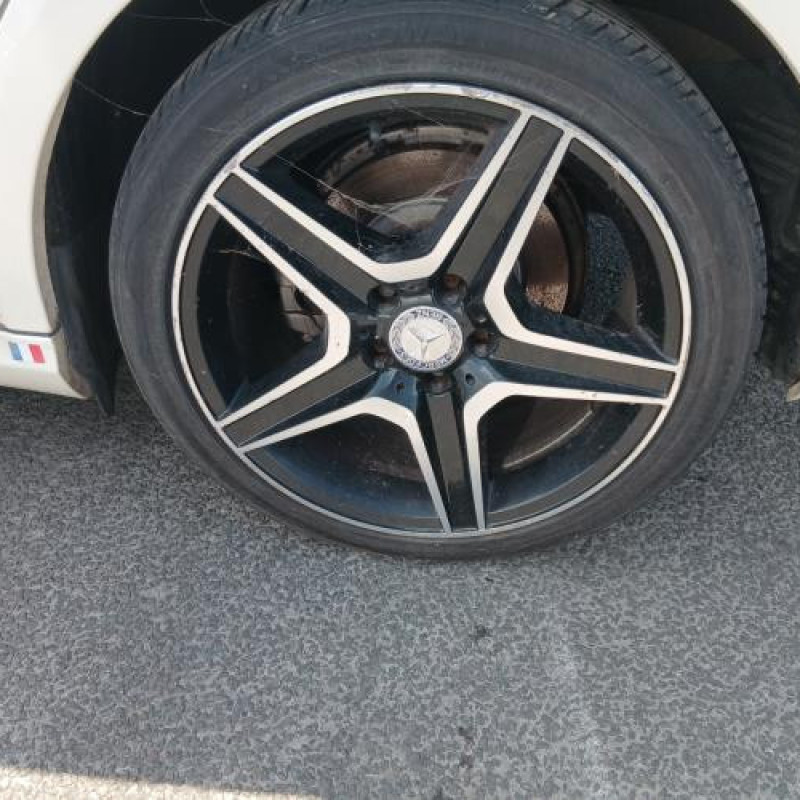 Pare boue avant gauche MERCEDES CLASSE CLS 219 Photo n°11