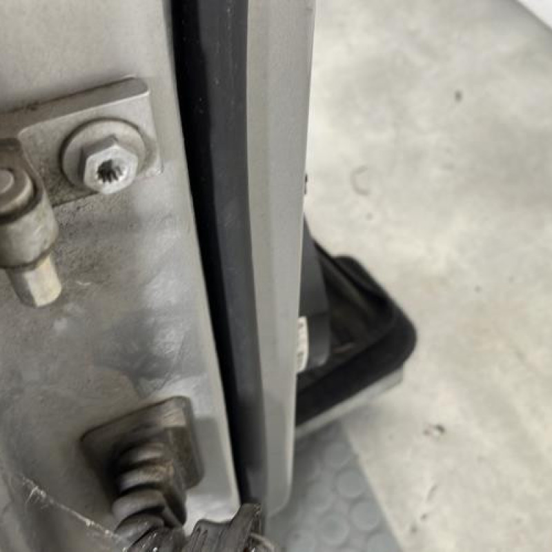 Porte avant droit VOLKSWAGEN PASSAT 6 Photo n°4