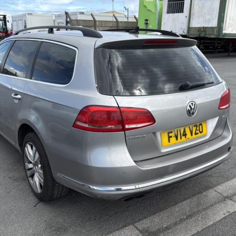 Porte avant droit VOLKSWAGEN PASSAT 6 Photo n°10