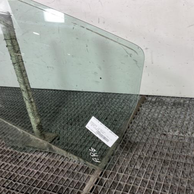 Vitre arriere gauche MERCEDES CLASSE A 169 Photo n°2