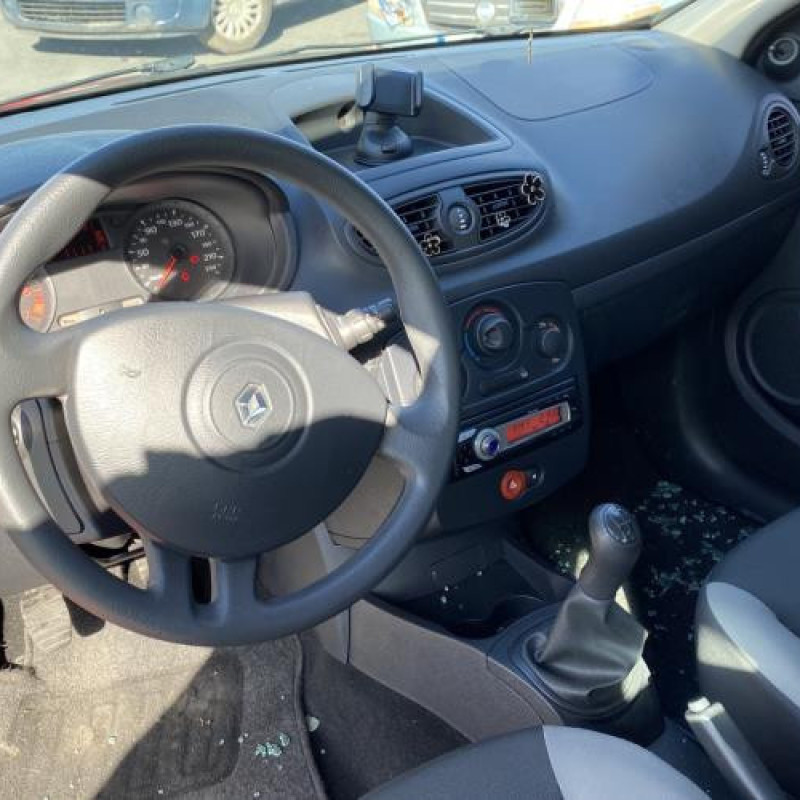 Custode arriere droit RENAULT CLIO 3 Photo n°19