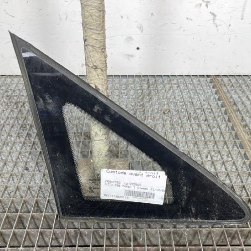 Custode avant droit MERCEDES VITO 639 Photo n°1